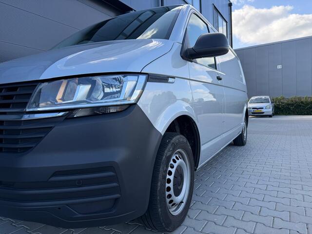 Volkswagen TRANSPORTER 2.0 TDI L2H1 28 / 150 PK / ACC / CLIMA / CARPLAY / werkplaatsinrichting