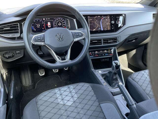 Volkswagen Taigo 1.0 TSI 110pk R-Line / Navigatie / Stoelverwarming / Camera / Keyless