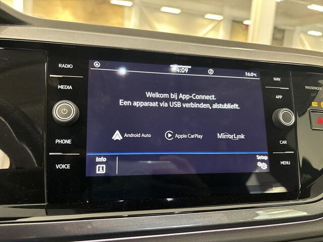 Volkswagen Taigo 1.0 Tsi 110pk DSG Style · Apple/Android Car Play · Navi · Climatronic · P-Sensoren · IQ.Light · ACC · 17'' Inch · Garantie t/m 26-05-2027 of 100.000km
