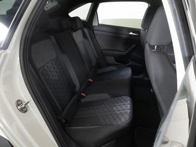 Volkswagen Taigo R-Line 1.5 TSI 150 pk AUTOMAAT | Matrix IQ-LED | Adaptieve Cruise Control | Navigatie | Stoelverwarming |