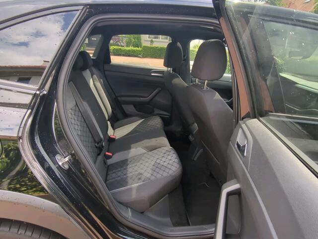 Volkswagen Taigo 1.0 TSI 110 PK R-Line / Panoramadak / LED / Virtual Cockpit / App Connect / Camera / Donkerglas / 19'' LMV