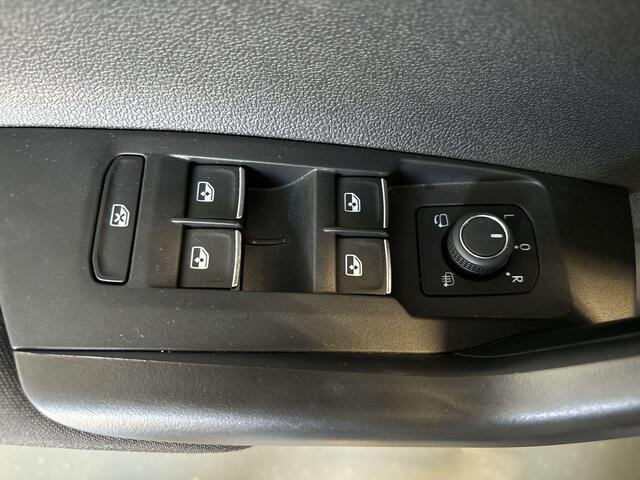 Volkswagen Taigo 1.0 Tsi 115pk R-Line Business · Camera · Keyless · P-Sensoren · IQ.Light · Apple/Android Car Play · 17'' Inch ·