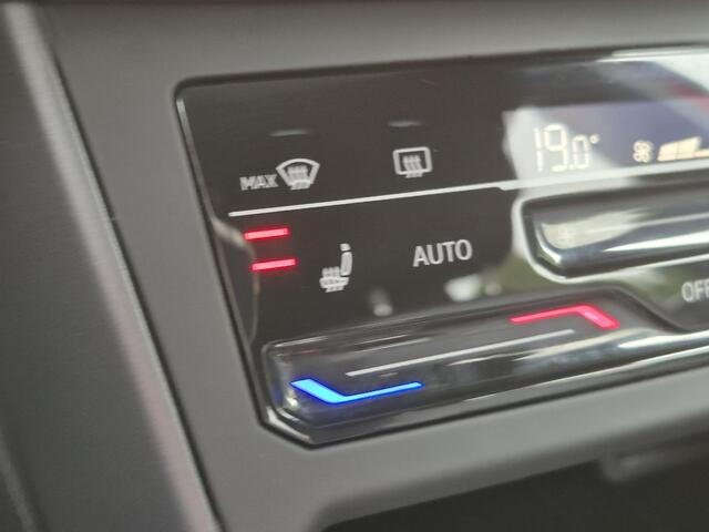 Volkswagen Taigo 1.5 TSI R-Line Automaat / Comfort-pakket / R-line pakket / Design-pakket / Apple Carplay Android Auto / Glazen schuif- en kanteldak / Achteruitrijcamera / Adaptief CC / Stoelverwarming / Trekgewicht 1200 kg / Keyless Entry/Start /