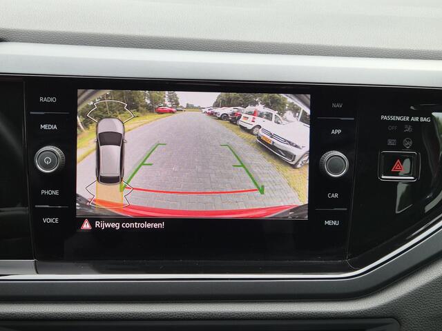Volkswagen Taigo 1.5 TSI R-Line Automaat / Comfort-pakket / R-line pakket / Design-pakket / Apple Carplay Android Auto / Glazen schuif- en kanteldak / Achteruitrijcamera / Adaptief CC / Stoelverwarming / Trekgewicht 1200 kg / Keyless Entry/Start /