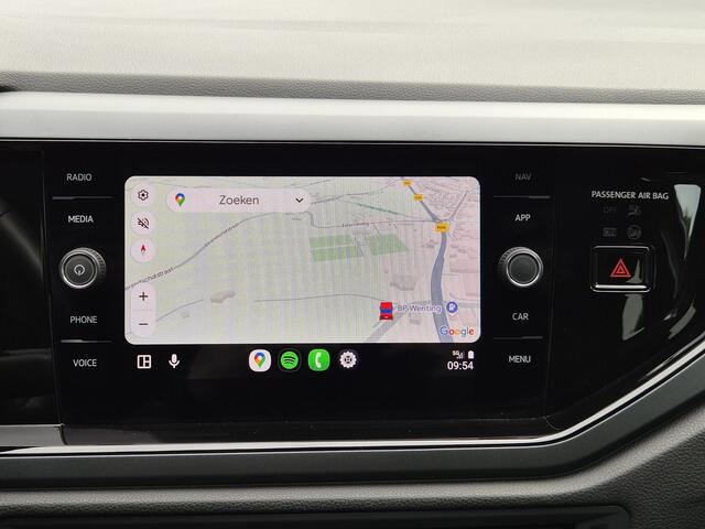 Volkswagen Taigo 1.5 TSI R-Line Automaat / Comfort-pakket / R-line pakket / Design-pakket / Apple Carplay Android Auto / Glazen schuif- en kanteldak / Achteruitrijcamera / Adaptief CC / Stoelverwarming / Trekgewicht 1200 kg / Keyless Entry/Start /
