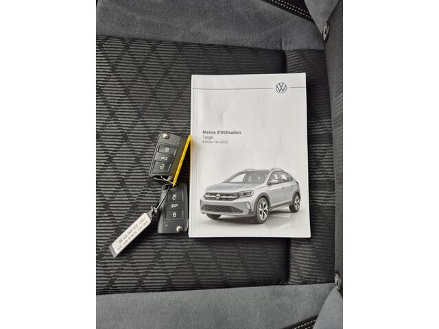 Volkswagen Taigo 1.5 TSI R-Line Automaat / Comfort-pakket / R-line pakket / Design-pakket / Apple Carplay Android Auto / Glazen schuif- en kanteldak / Achteruitrijcamera / Adaptief CC / Stoelverwarming / Trekgewicht 1200 kg / Keyless Entry/Start /
