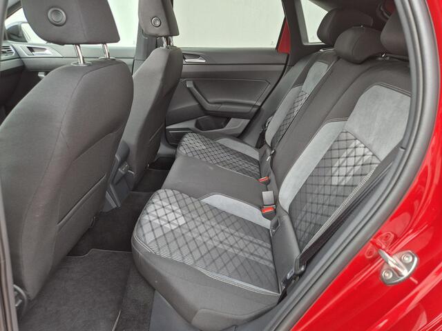 Volkswagen Taigo 1.5 TSI R-Line Automaat / Comfort-pakket / R-line pakket / Design-pakket / Apple Carplay Android Auto / Glazen schuif- en kanteldak / Achteruitrijcamera / Adaptief CC / Stoelverwarming / Trekgewicht 1200 kg / Keyless Entry/Start /