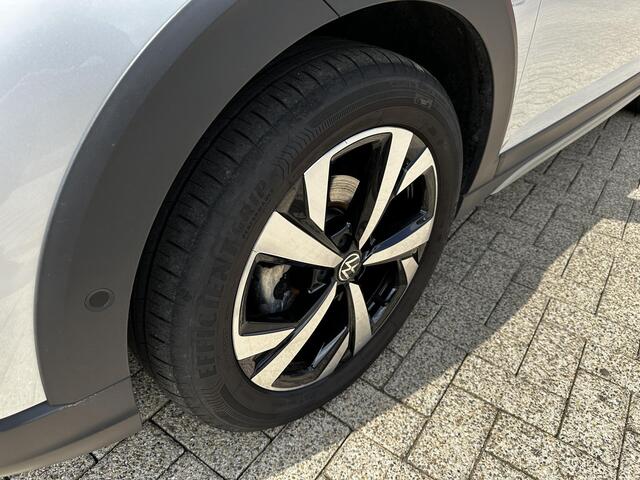 Volkswagen Taigo 1.0 TSI 110pk DSG Style Navigatie Apple Carplay/Android Auto Parkeersensoren Camera Blind Spot Assist Adaptive Cruise Control Stoelverwarming Ledverlichting Climate Control