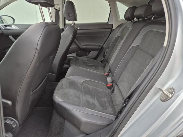 Volkswagen Taigo 1.0 TSI Style Automaat / Design-pakket / Dakpakket / Glazen schuif- en kanteldak / Keyless Entry/Start / Achteruitrijcamera / Adaptief CC / Draadloze telefoon lader / Apple Carplay Android Auto / Navigatie /