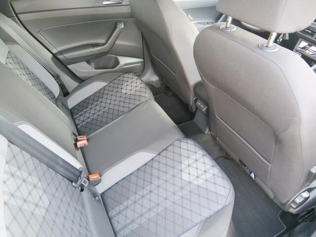 Volkswagen Taigo 1.0 TSI 110pk R-Line Business Automaat Navigatie / Trekhaak / Camera / Stoelverwarming