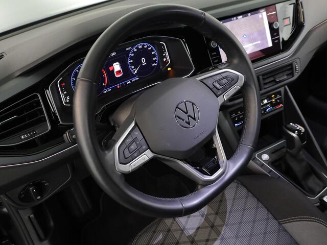 Volkswagen Taigo 1.0 TSI R-Line Edition 116 pk Automaat (DSG) | Verlengde garantie | Navigatie | Parkeersensoren | Achteruitrijcamera | Adaptieve cruise control | Black Style pakket | R-Line |