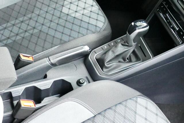 Volkswagen Taigo 1.5 150pk TSI R-Line Business. Virt Cockpit, StoelVerw, IQ Led, Camera, Haak 1200kg