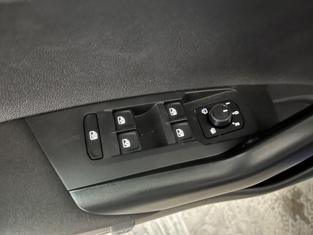 Volkswagen Taigo 1.0 TSI Life Edition / AUTOMAAT/ GARANTIE TM 08-2028/ KEYLESS/ PARK.SENSOREN V+A/ CAMERA/ ACC/ APP-CONNECT/ DIGITAL DASH/ DAB/ CLIMA/ ARMSTEUN/ START-STOP SYSTEEM/ LANE-ASSIST/ ISOFIX/ 17'' LMV