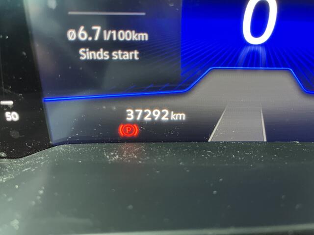 Volkswagen Taigo 1.0 TSI Life / KEYLESS/ NAVI/ APP-CONNECT/ PARK. SENSOREN + CAMERA/ CRUISE/ DAB RADIO/ CLIMA/ STOELVERWARMING