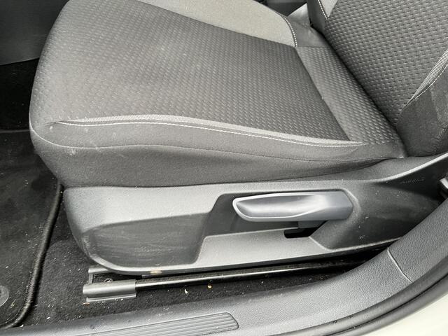 Volkswagen Taigo 1.0 TSI Life / KEYLESS/ NAVI/ APP-CONNECT/ PARK. SENSOREN + CAMERA/ CRUISE/ DAB RADIO/ CLIMA/ STOELVERWARMING