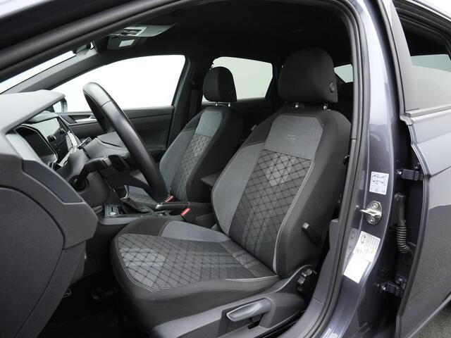 Volkswagen Taigo 1.0 TSI 110 pk DSG R-Line | Trekhaak | Achteruitrijcamera | Stoelverwarming | Adaptive Cruise | Navigatie