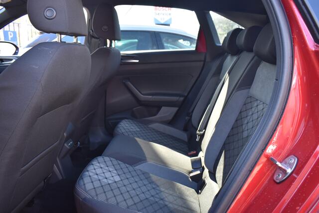 Volkswagen Taigo 1.0 TSI R-Line Business Automaat | 3X R-Line | BSM | Navi | Digitaal Dash | Stoelverwarming | 12 mnd BOVAG garantie | Whatsapp 06-53188999