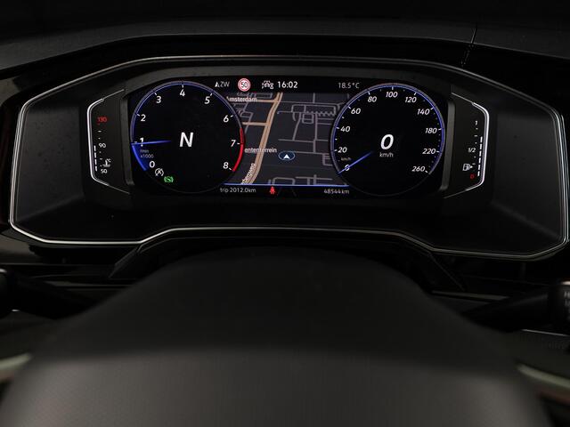 Volkswagen Taigo 1.0 TSI R-Line Business 110 PK | automaat (DSG) | Panoramadak | Camera | stoelverwarming | keyless entry | 18 inch