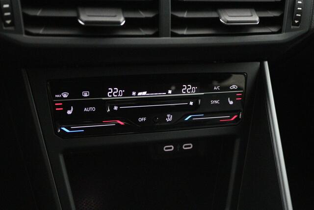 Volkswagen Taigo 1.5 TSI R-Line Business | Climate Control | Stoelverwarming | Trekhaak | Parkeercamera