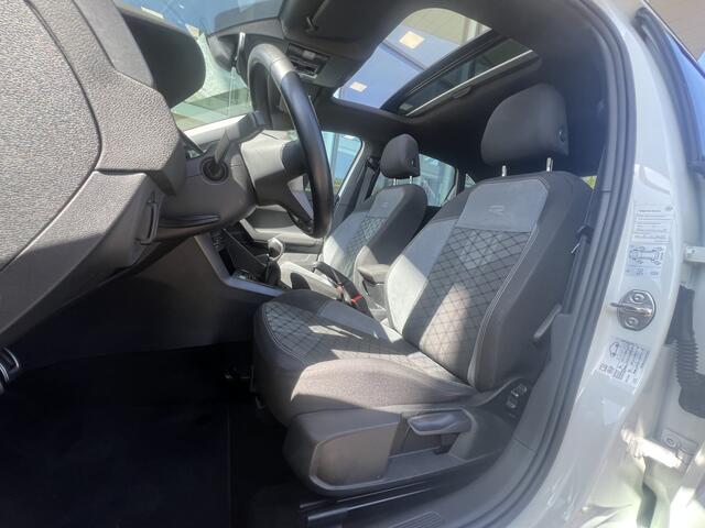 Volkswagen Taigo 1.0 TSI R-Line Panorama dak / Keyless / Virtual cockpit / Climate control / Adaptive Cruise / Led verlichting