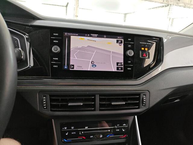 Volkswagen Taigo 1.0 TSI Style / AUTOMAAT/ PANO/ CAMERA/ PARK. SENSOREN/ IQ. LIGHT/ ADAPT. CRUISE/ STOELVERWARM./ DIGITAL DASHBOARD/ CLIMA/ 17" LMV