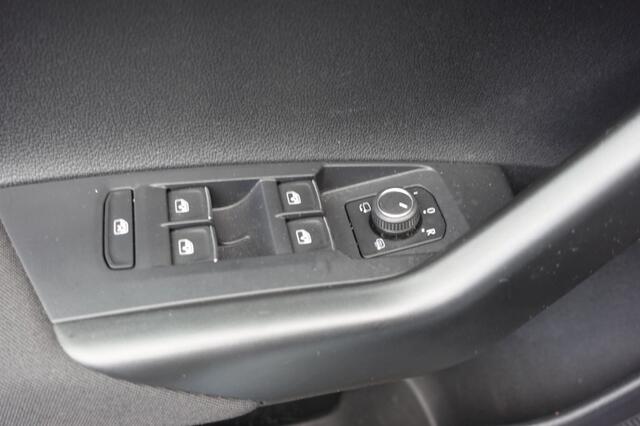 Volkswagen Taigo 1.0 TSI STYLE Automaat Clima Stoel verwarming 18000 km !
