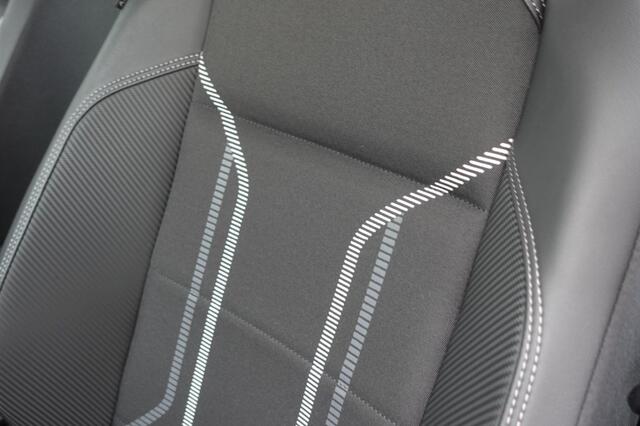 Volkswagen Taigo 1.0 TSI STYLE Automaat Clima Stoel verwarming 18000 km !