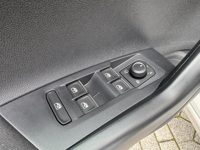 Volkswagen Taigo R-Line-Edition 1.0 85 kW / 116 pk TSI 7 versn. DSG | Panoramadak |