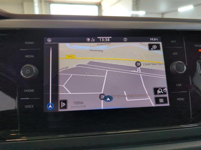 Volkswagen Taigo 1.0 TSI R-Line / AUTOMAAT/ PANO/ ACC/ PARK.SENSOREN V+A/ APP-CONNECT/ DIGITAL DASH/ NAVI/ CLIMA/ LED/ 17'' LMV
