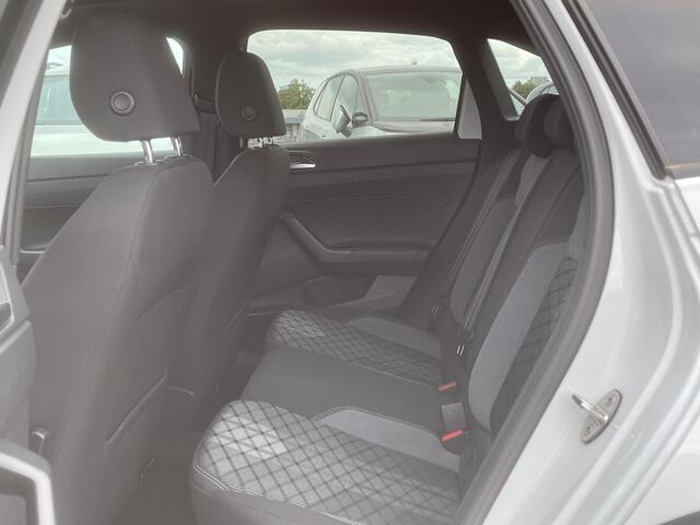 Volkswagen Taigo 1.5 TSI 150PK DSG R-Line Business / Black Style / Panoramadak / Digital Cockpit Pro / Beats audio / Matrix Led / 18'' Misano Velg / VW