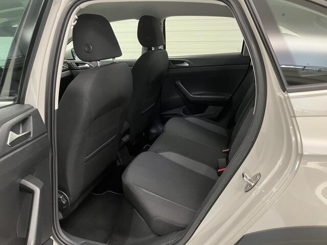 Volkswagen Taigo 1.0 TSI Life / Nederlandse Auto / Navigatie / Stoelverwarming / Camera / Parkeersensoren Voor + Achter / Adaptive Cruise Control / Airco /