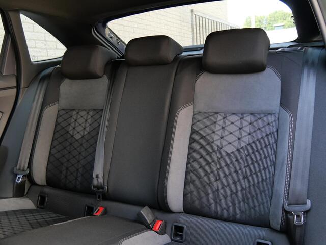 Volkswagen Taigo 1.0TSi R-LINE/ PANORAMADAK/ MATRIX LED/ NL-AUTO 1STE EIGENAAR