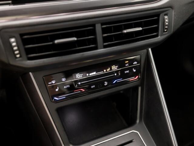 Volkswagen Taigo 1.0 TSI Sport Automaat (PANORAMADAK, APPLE CARPLAY, GROOT NAVI, LEDER, KEYLESS, STOELVERWARMING, SPORTSTOELEN, CAMERA, IQ LIGHT, NIEUWSTAAT)