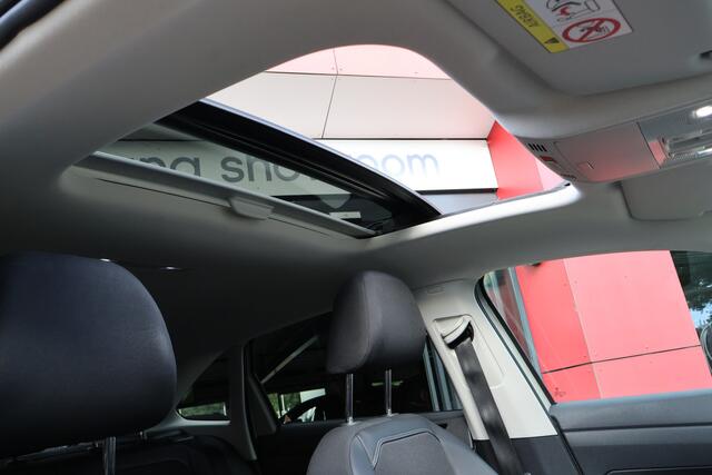 Volkswagen Taigo 1.0 TSI Style | Origineel NL | Panoramadak | IQ Light | Black Optic | Camera | ACC |