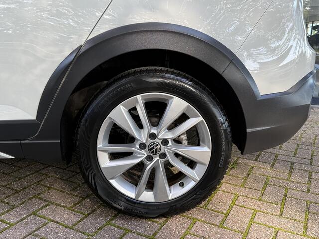 Volkswagen Taigo 1.0 TSI AUTOMAAT | Panodak | Virtual cockpit| Navi via Smartphone | PDC | ECC | Cruise Control |Apple CarPlay/Android Auto Volkswagen Taigo 1.0 TSI AUTOMAAT | Panodak | Virtual dashboard | Navi via Smartphone | PDC | ECC | Cruise Control
