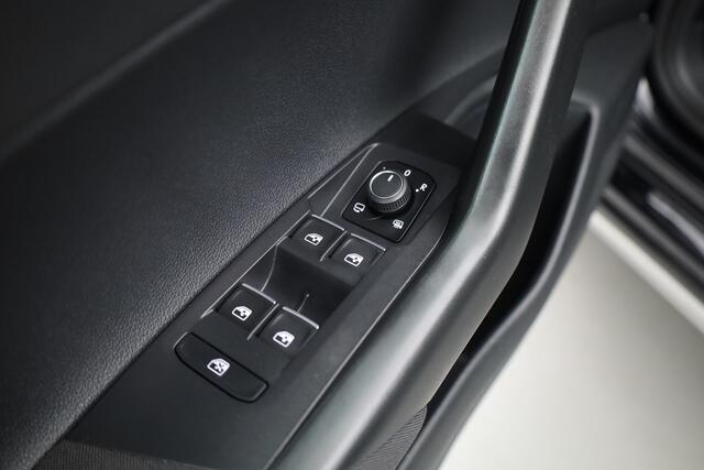 Volkswagen Taigo 1.0 TSI Life Business | Rijklaar! | Dig. Cockpit | IQ Light | Adapt. Cruise | Camera | Stoelverw. | Dodehoek | Apple CarPlay