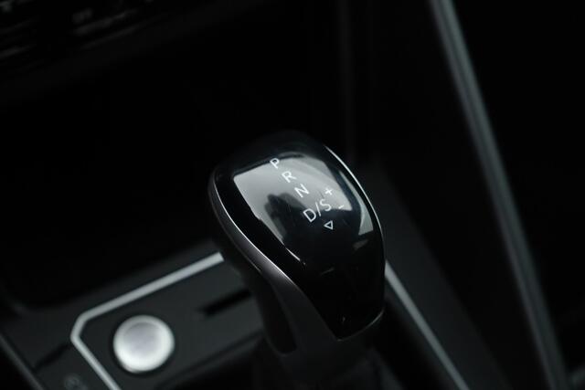 Volkswagen Taigo 1.0 TSI R-Line DSG | IQ. Light | Adapt. Cruise | Camera | Apple CarPlay | Keyless | Stoelverw. | Navi | 17'' |