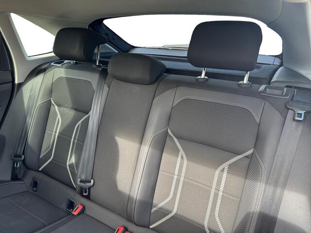 Volkswagen Taigo 1.0 115pk TSI Style Panoramisch schuif kanteldak | Achteruitrijcamera (Rear View) | (Keyless Access)