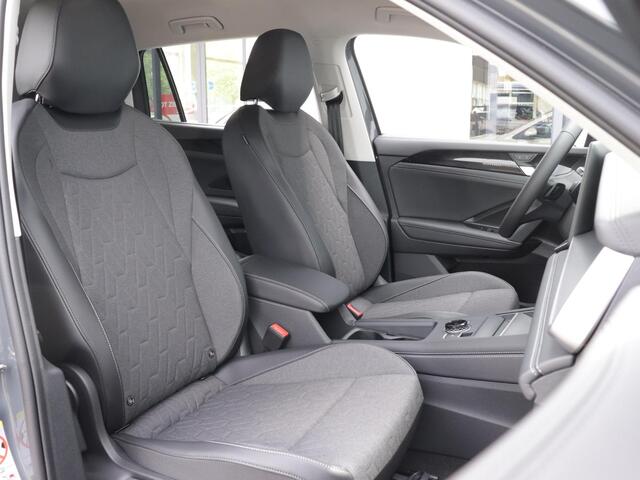 Volkswagen Tayron Life Edition 1.5 eHybrid 150 kW / 204 pk SUV 6 ver | Trekhaak | 18" inch lm velgen | Stoelverwarming |