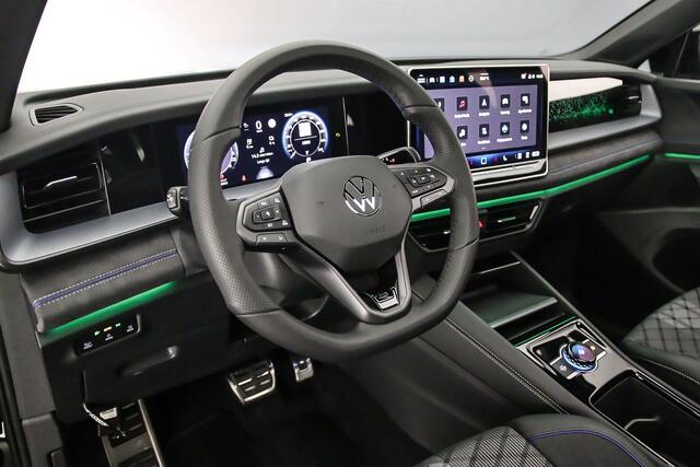 Volkswagen Tayron R-Line Edition 1.5 TSI eHybrid 272pk DSG Automaat Black Style, Panoramadak, Adaptive cruise control, Achteruitrijcamera, Elektrische achterklep, LED verlichting, Stuurwiel verwarmd