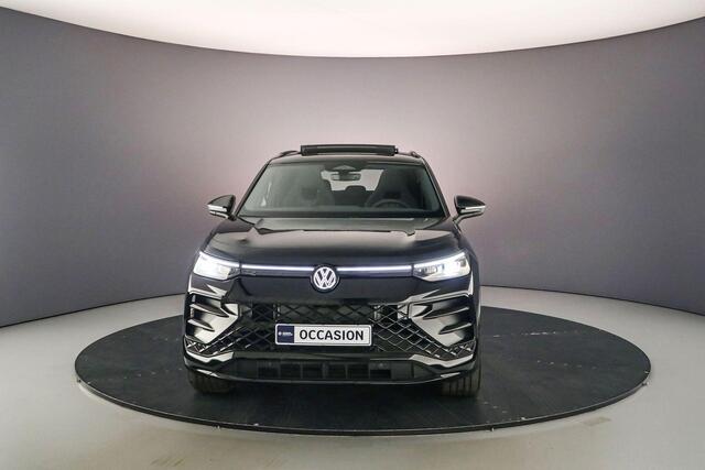 Volkswagen Tayron R-Line Edition 1.5 TSI eHybrid 272pk DSG Automaat Black Style, Panoramadak, Adaptive cruise control, Achteruitrijcamera, Elektrische achterklep, LED verlichting, Stuurwiel verwarmd