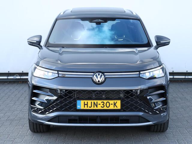 Volkswagen Tayron 1.5 eHybrid R-Line Edition 204 pk DSG | Panoramadak | Side Assist | Keyless | Matrix LED | Stuur- en stoelverwarming | 360 Camera | Head-up Display