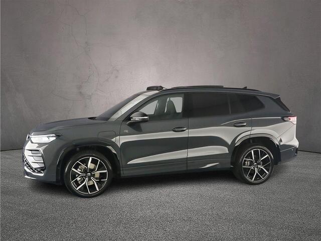 Volkswagen Tayron R-Line Edition 1.5 TSI eHybrid 272pk DSG Automaat Trekhaak, Panoramadak, Black Style, Adaptive cruise control, 360 camera, Navigatie