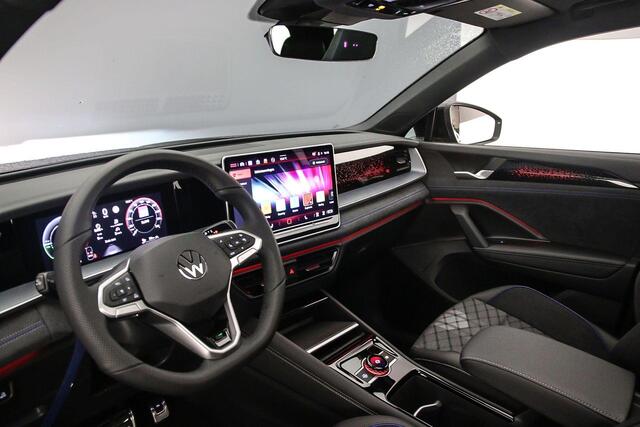 Volkswagen Tayron R-Line Edition 1.5 TSI eHybrid 272pk DSG Automaat Trekhaak, Panoramadak, 360 camera, Adaptive cruise control, Achteruitrijcamera, Navigatie, Elektrische achterklep