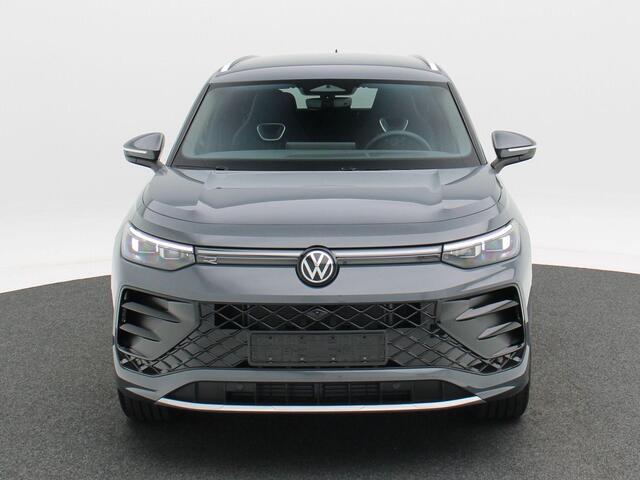 Volkswagen Tayron R-Line-Edition 1.5 eTSI 150 pk | 7 Persoons | Harman Kardon | 360 Camera | Elektrische Achterklep | Verwarmbare Voorstoelen | Massagefunctie Voor |