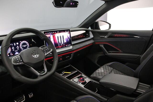 Volkswagen Tayron R-Line Edition 1.5 TSI eHybrid 272pk DSG Automaat Trekhaak, Panoramadak, Adaptive cruise control, 360 camera, Achteruitrijcamera, LED matrix koplampen