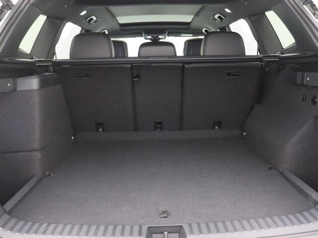 Volkswagen Tayron 1.5 eHybrid R-Line Edition 272PK DSG Pano-Schuifdak, Trekhaak, Black Style, Lederen Bekleding, Harman Kardon Audio, Achteruitrijcamera, Stoel-Stuurverwarming, Elekt. Achterklep, 20" LM Velgen