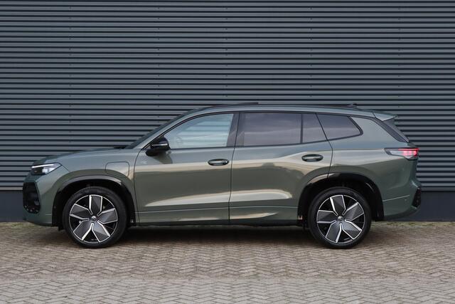 Volkswagen Tayron 1.5 eHybrid 272PK R-Line Black Style IQ.Light/Pano/Keyless/Camera/DCC/ACC/Dodehoek/20"/Trekhaak