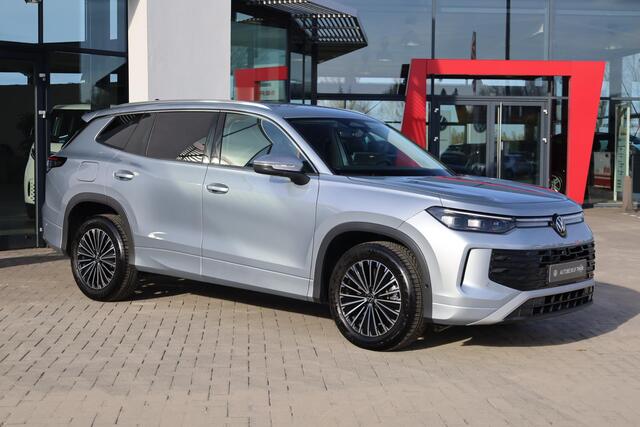 Volkswagen Tayron 1.5 eHybrid Life Edition 150KW/204PK, Snelladen 40KW mogelijk, 60 mnd 100.000km garantie, 18" LMV All season, wegklapbare trekhaak, stoelverwarming, DCC, adaptief onderstel, privacy glas, chrome dakrail, camera, side assist, ACC 3 zone climatronic, park a