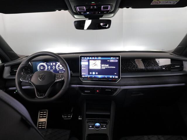Volkswagen Tayron 1.5 eHybrid R-Line Edition 272 pk Automaat (DSG) | Navigatie | Panoramadak | Parkeersensoren (Park assist) | Achteruitrijcamera | Black Style pakket | R-Line |